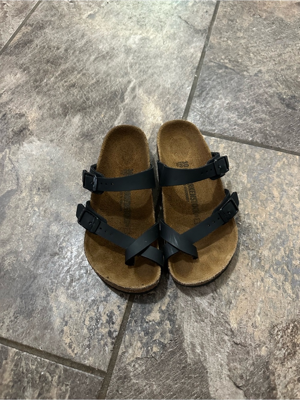 Like New Kid’s Mayari Birkenstock Sandals size 30 (Kid’s 12) - Picture 7 of 7